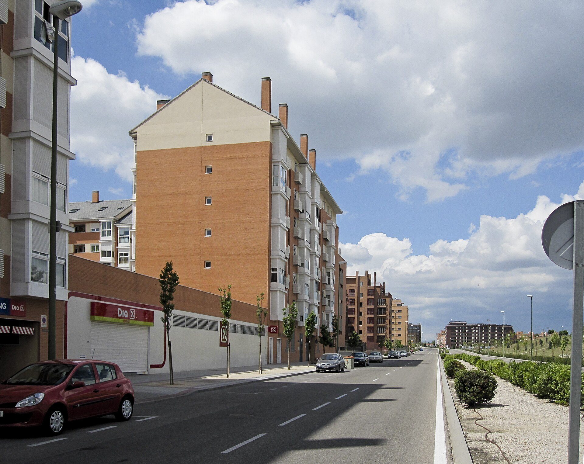 Modern apartment with balcony, city view, and rooftop terrace.
