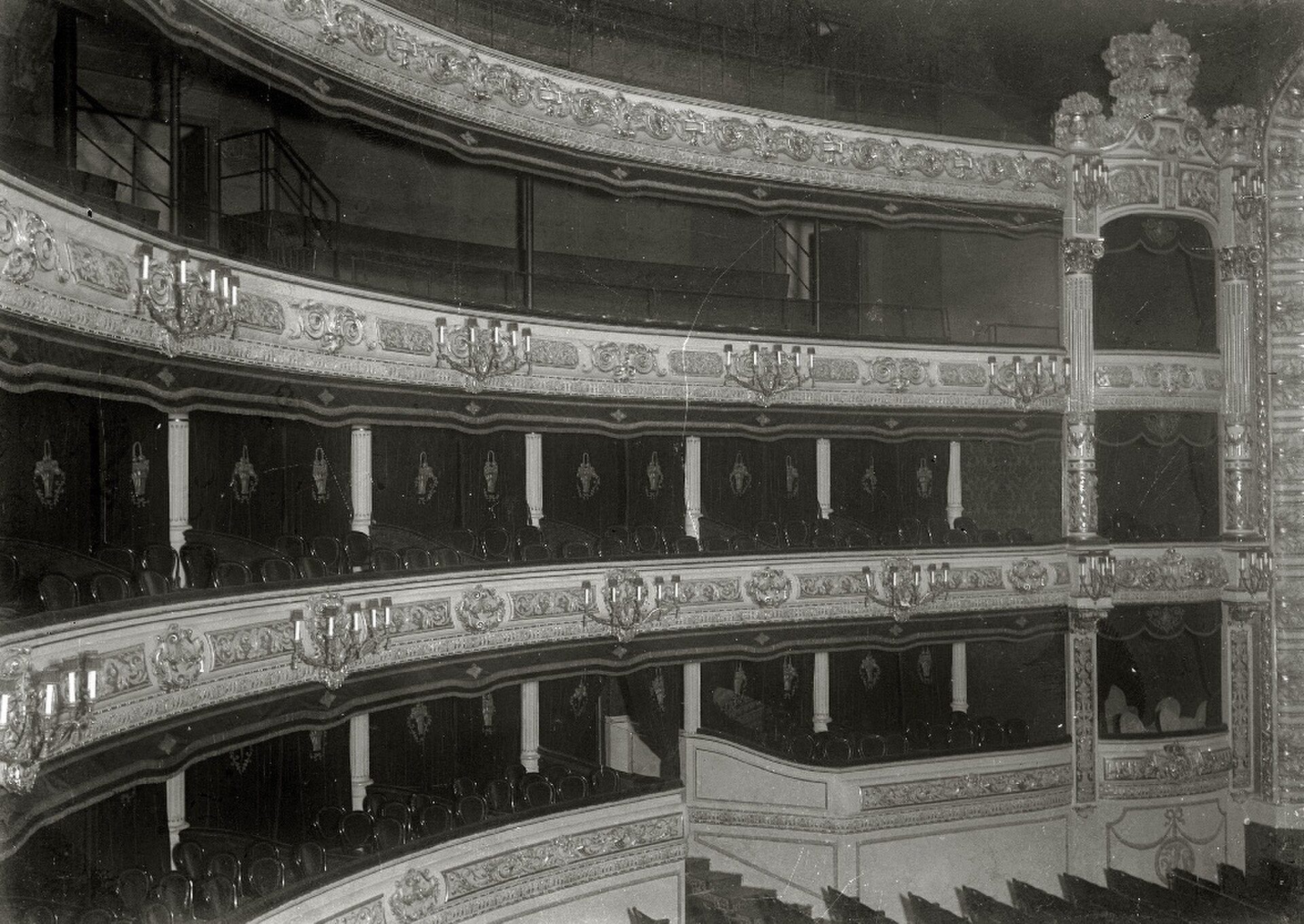 * Título original: Patio de butacas y palcos del Teatro Victoria Eugenia (1/1)
L