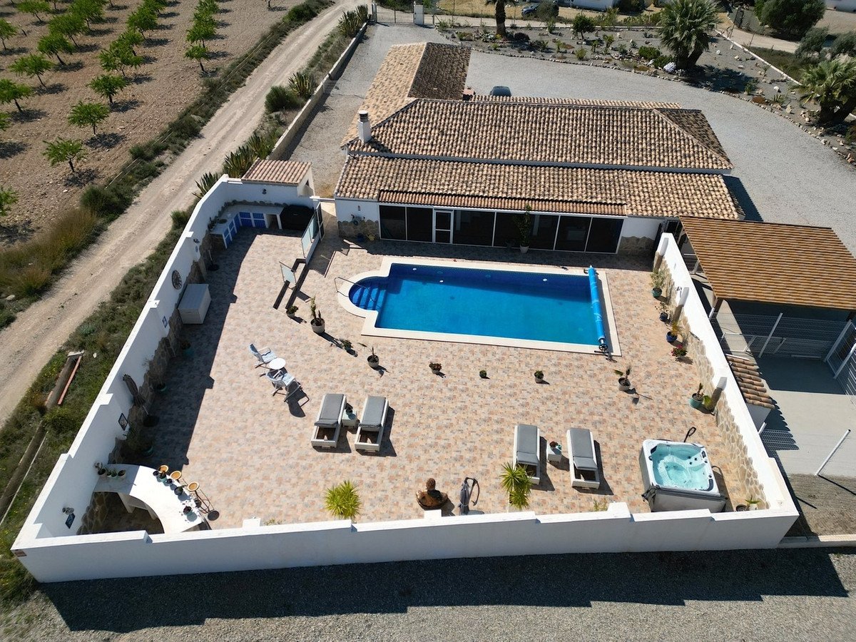 4 Bed Vrijstaande Villa in Albox in Albox, 