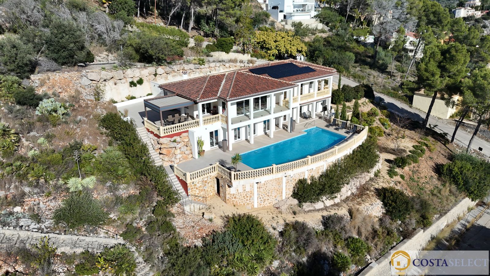 Luxe villa met zwembad, luchtfoto