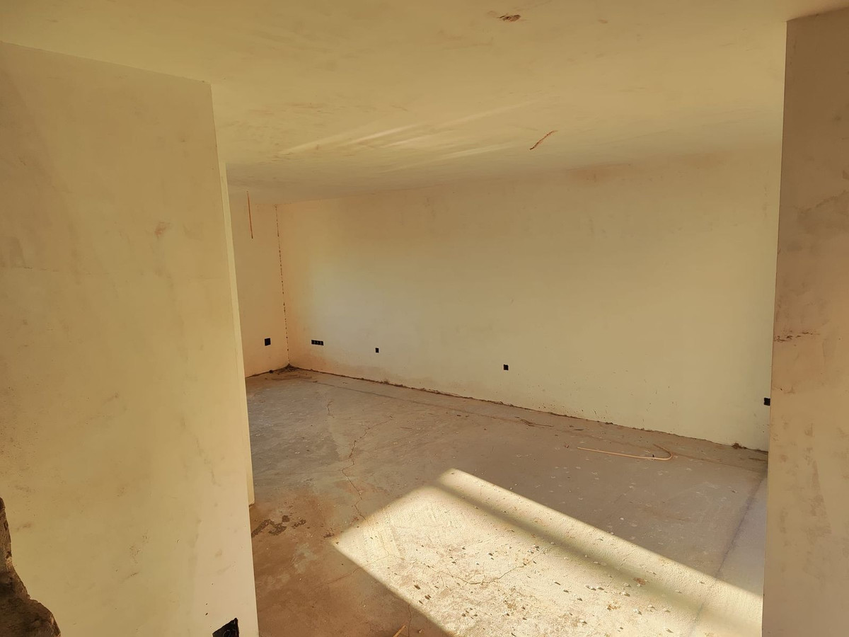 Interieur van een onafgewerkte kamer tijdens de constructie.