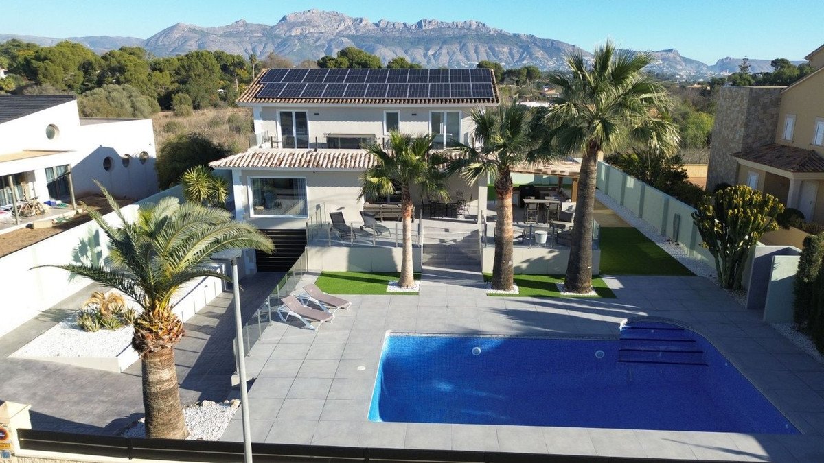 4 Bed Detached Villa in L'Alfás del Pi in L'Alfás del Pi, Detached Villa