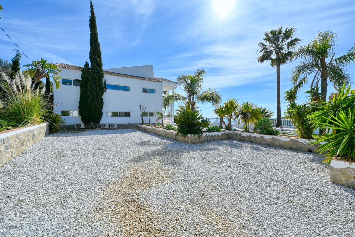 7 Bed Detached Villa in Algarrobo in Algarrobo, Detached Villa