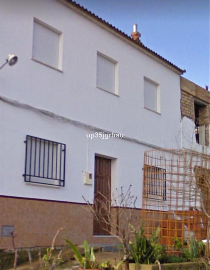 4 Bed Rijtjeshuis in Algodonales in Algodonales, 