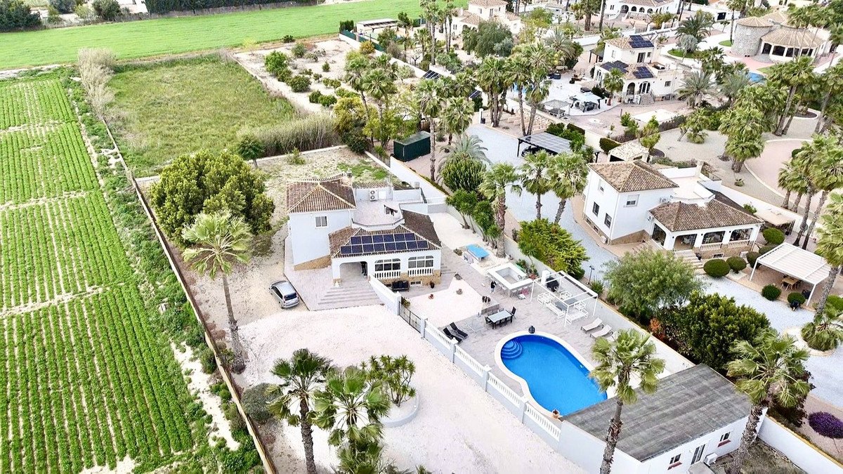 4 Bed Vrijstaande Villa in Catral in Catral, 