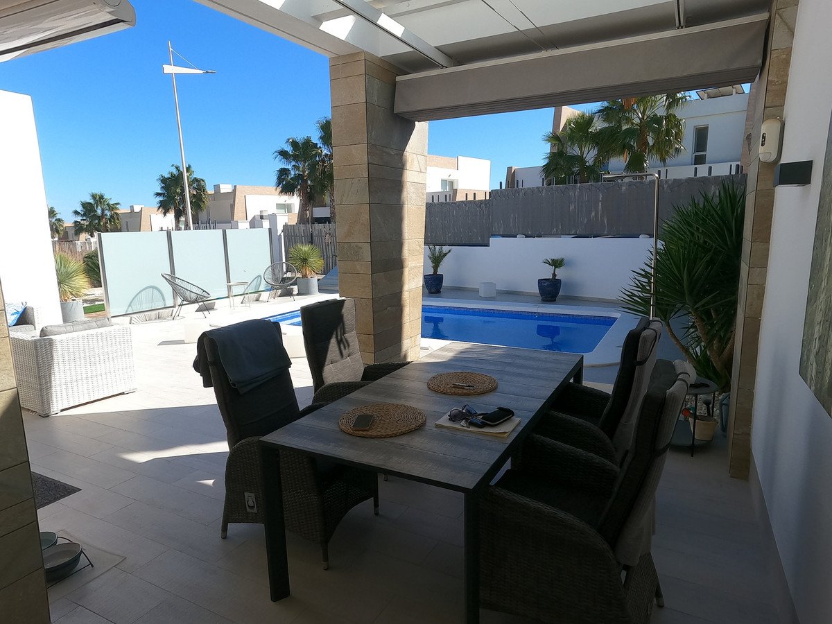 3 Bed Vrijstaande Villa in Algorfa in Algorfa, 