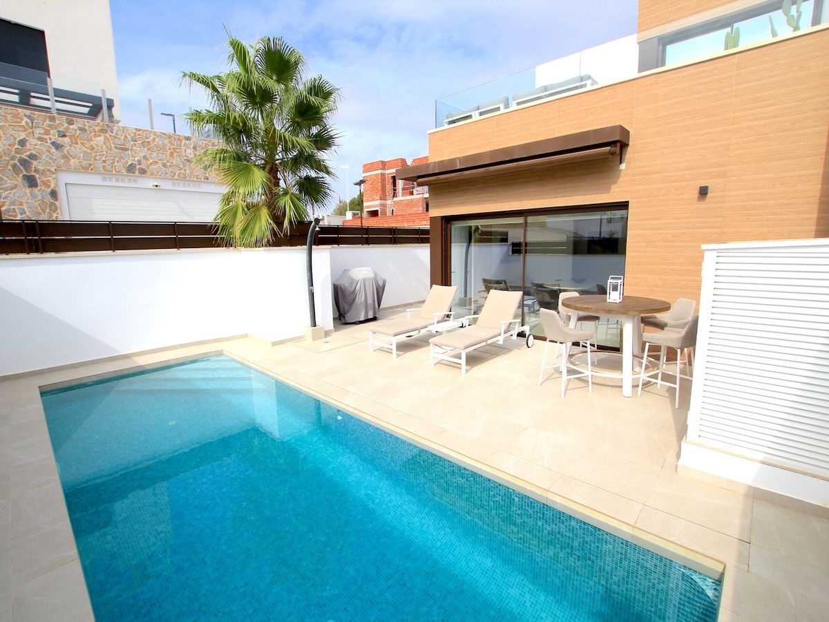 3 Bed فيلا مستقلة in Algorfa في Algorfa, فيلا منفصلة
