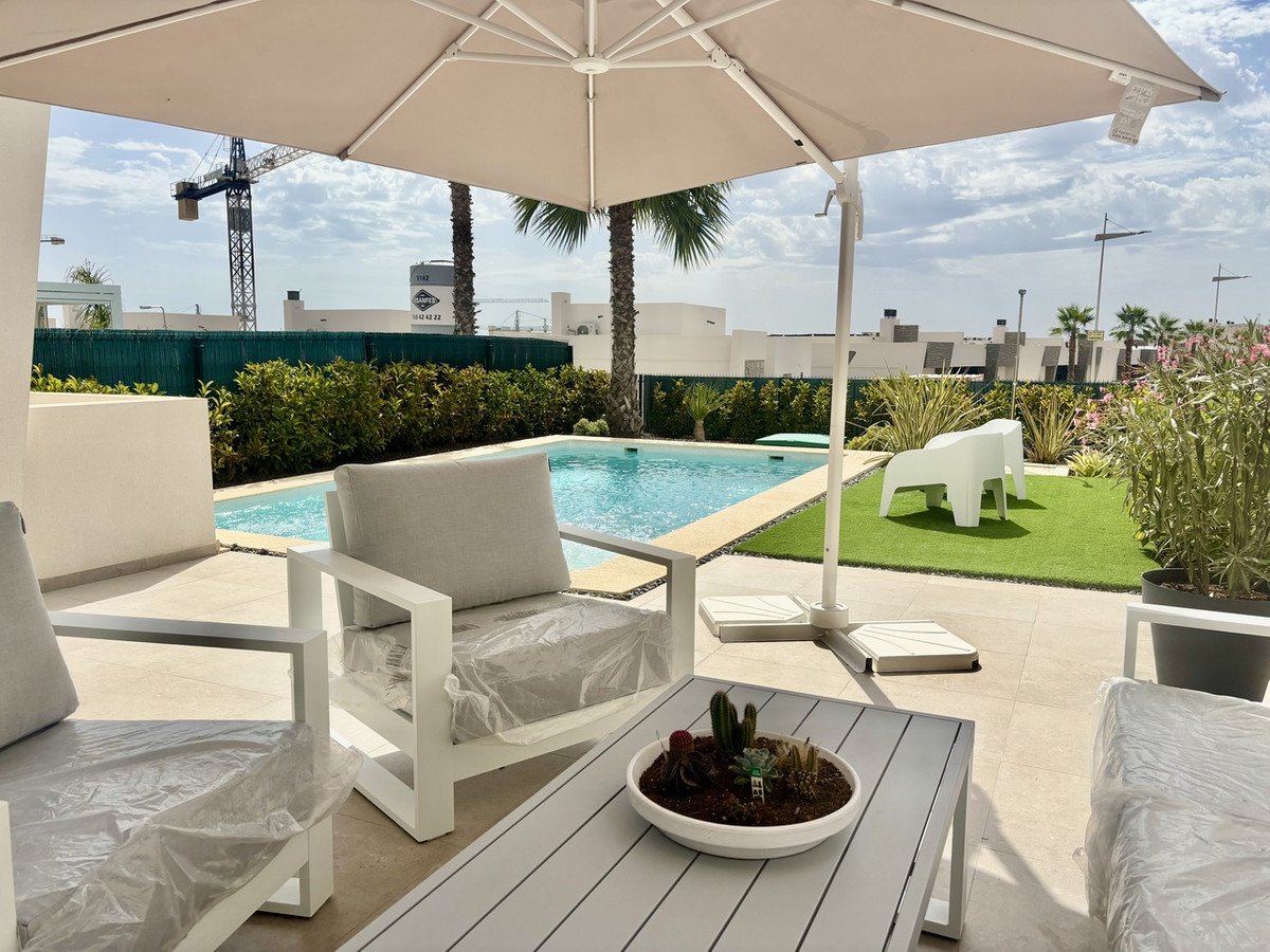 4 Bed Vrijstaande Villa in Algorfa in Algorfa, Vrijstaande villa