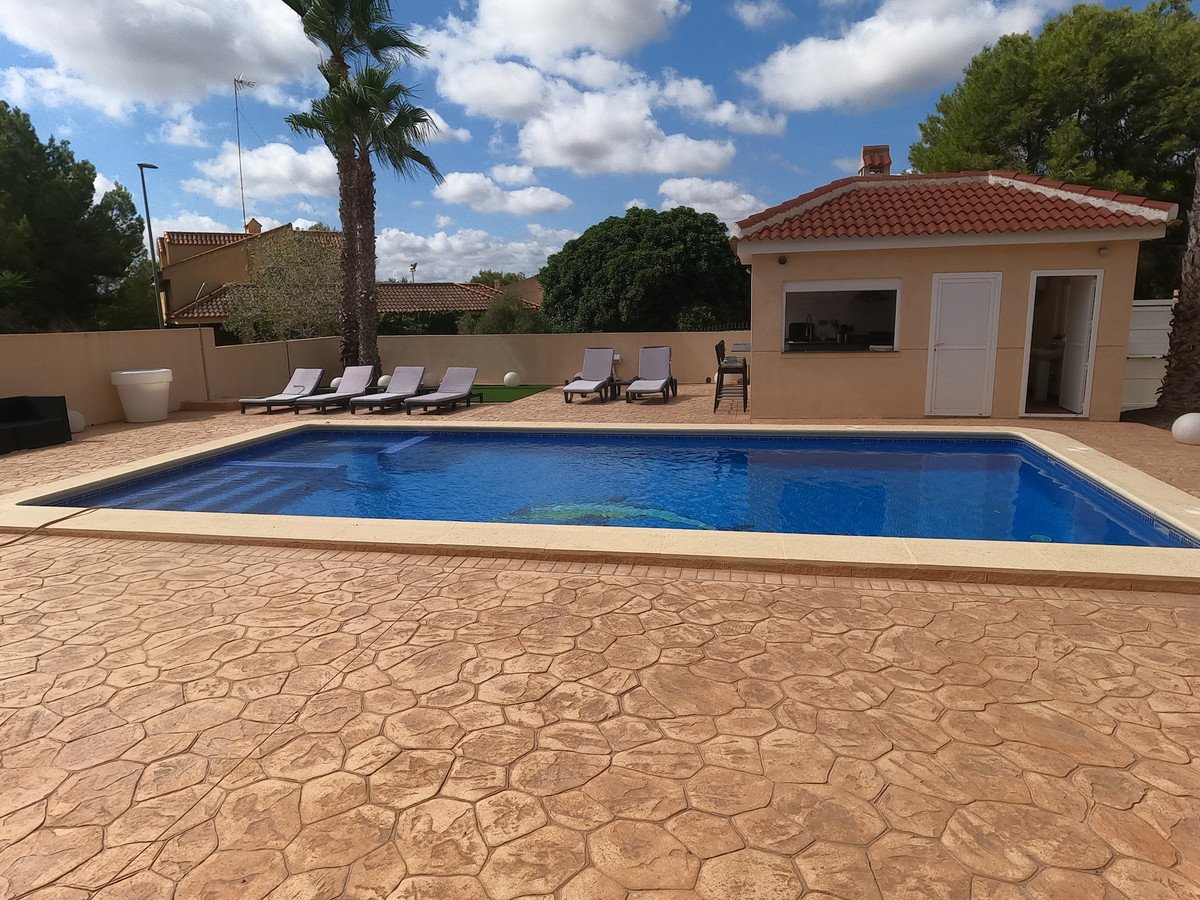 5 Bed فيلا مستقلة in Algorfa في Algorfa, فيلا منفصلة