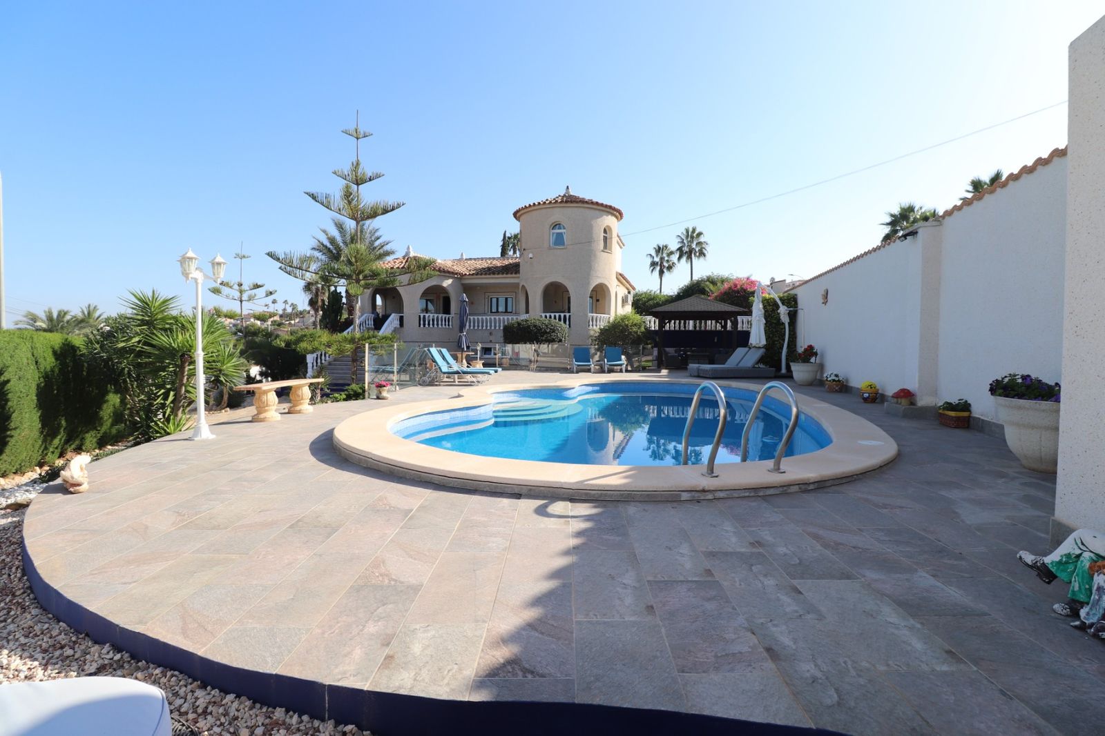 5 Bed Fritliggende villa in Algorfa i Algorfa, Løsrevet Villa