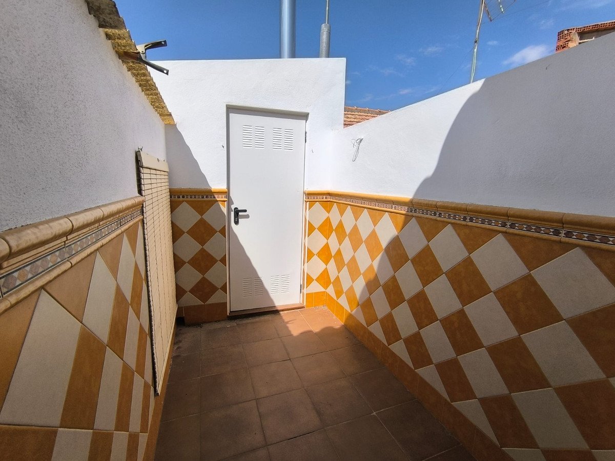 4 Bed Townhouse in Algueña in Algueña, Townhouse