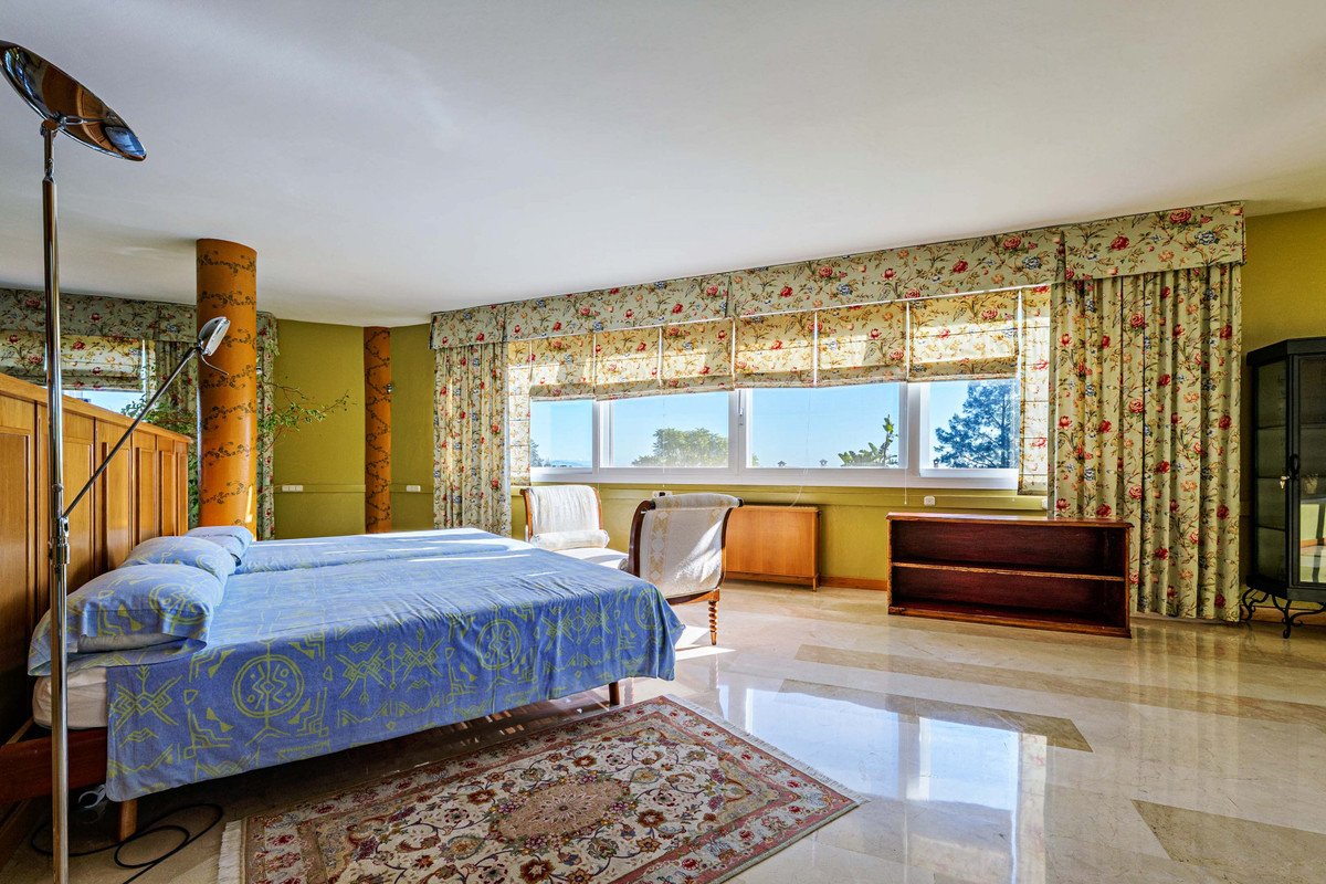 10 Bed Property in Alhaurín de la Torre in Alhaurín de la Torre, Anders