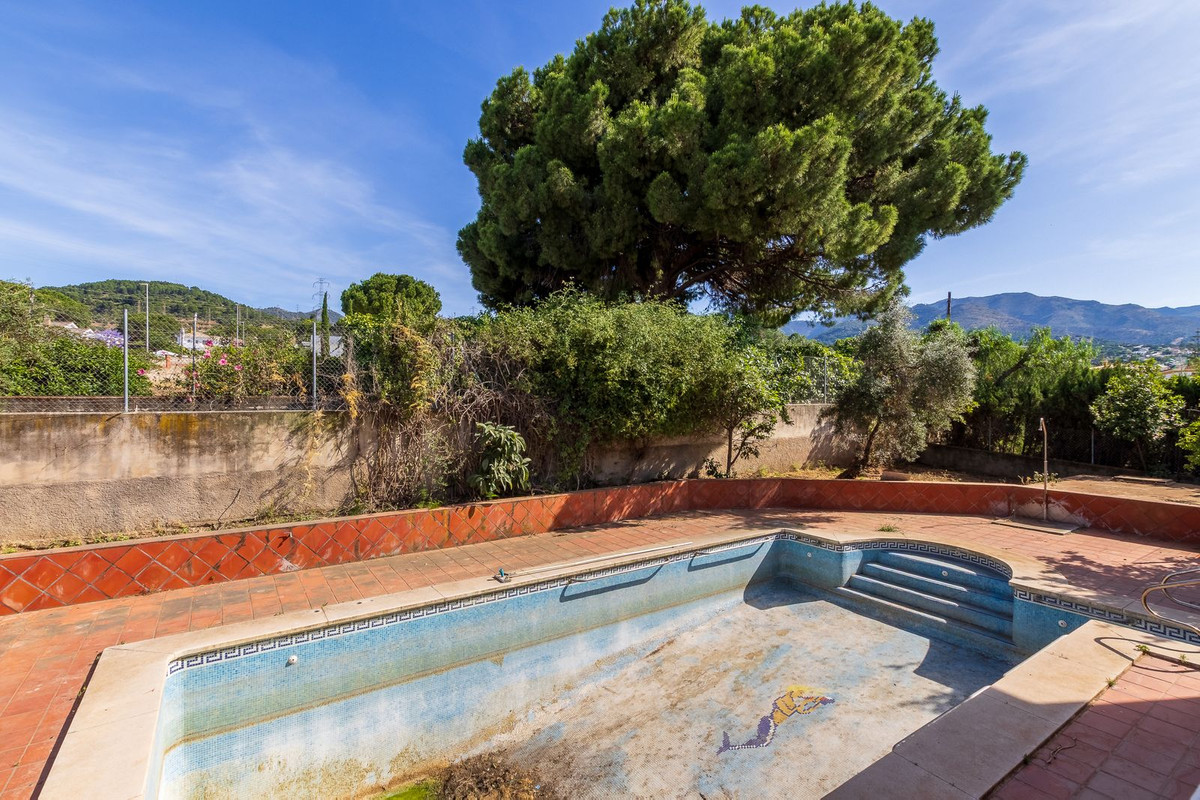 4 Bed 独栋别墅 in Alhaurín de la Torre 位于 Alhaurín de la Torre, 独栋别墅
