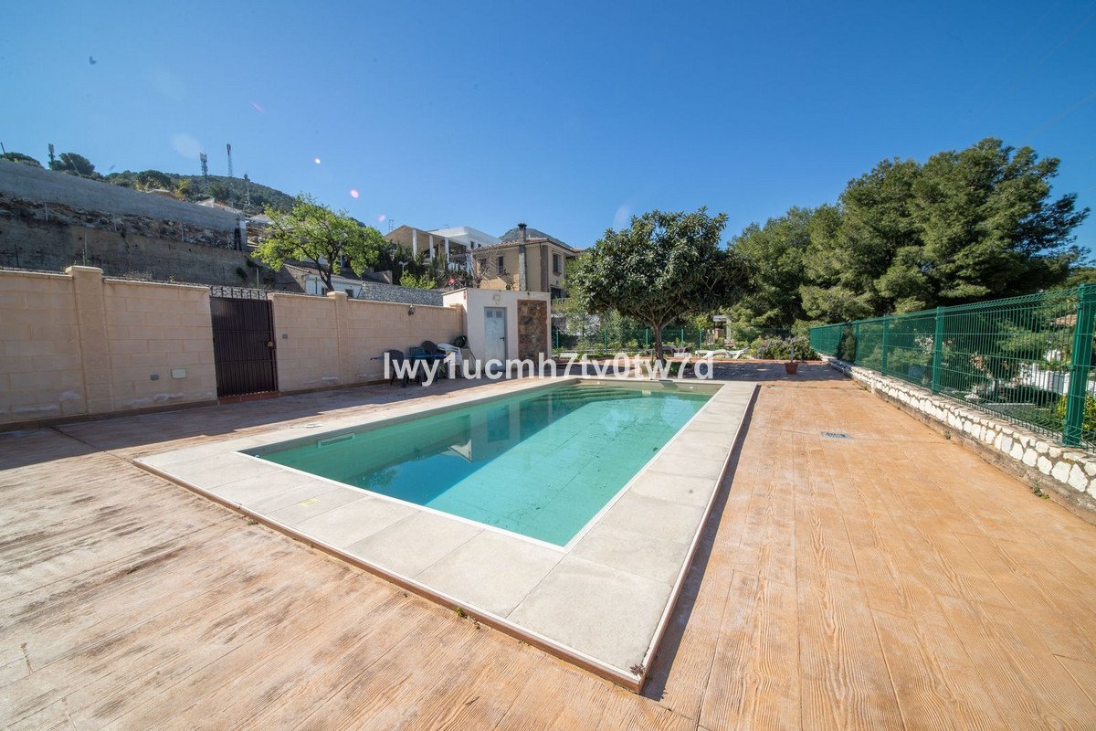 5 Bed Vrijstaande Villa in Alhaurín de la Torre in Alhaurín de la Torre, 