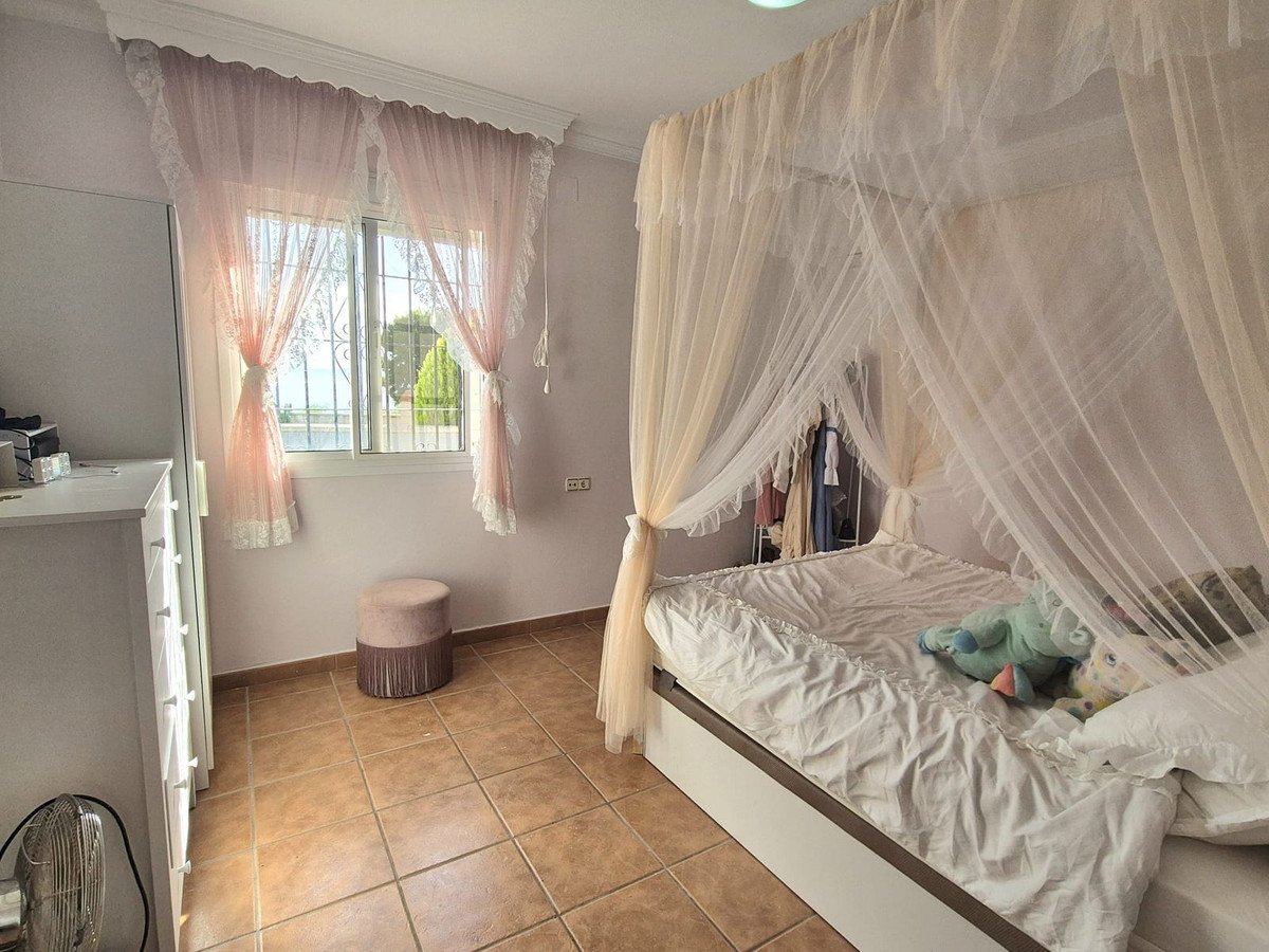 5 Bed فيلا مستقلة in Alhaurín de la Torre في Alhaurín de la Torre, فيلا منفصلة