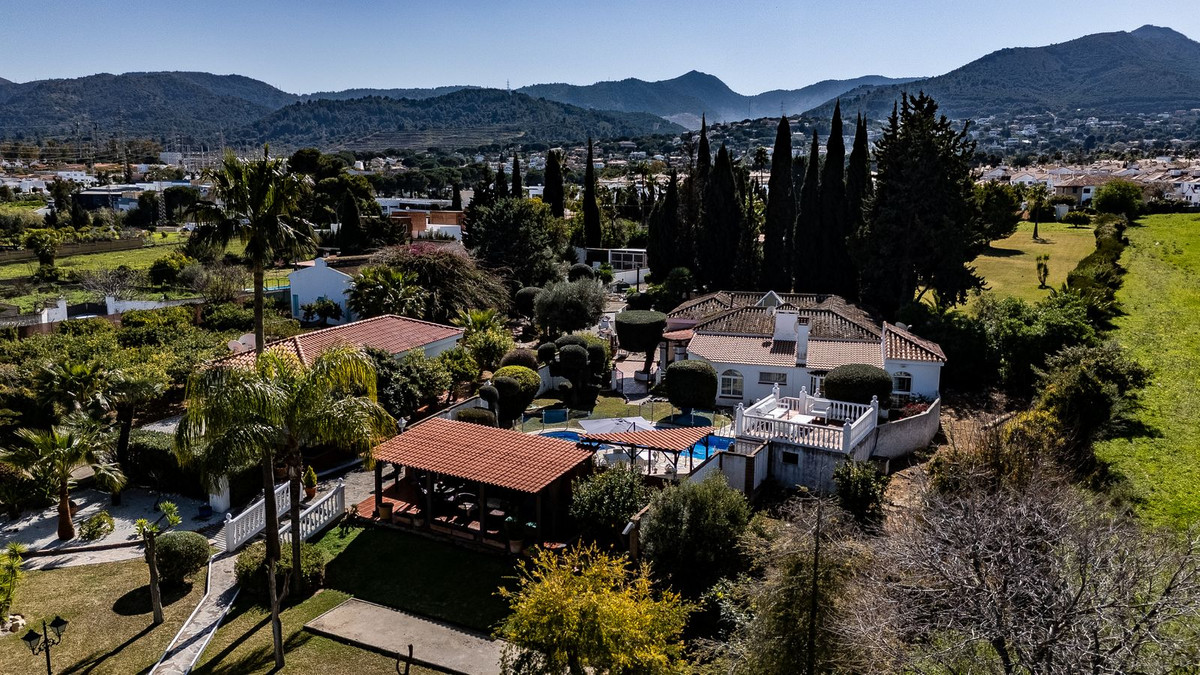 5 Bed 独栋别墅 in Alhaurín de la Torre 位于 Alhaurín de la Torre, 独栋别墅
