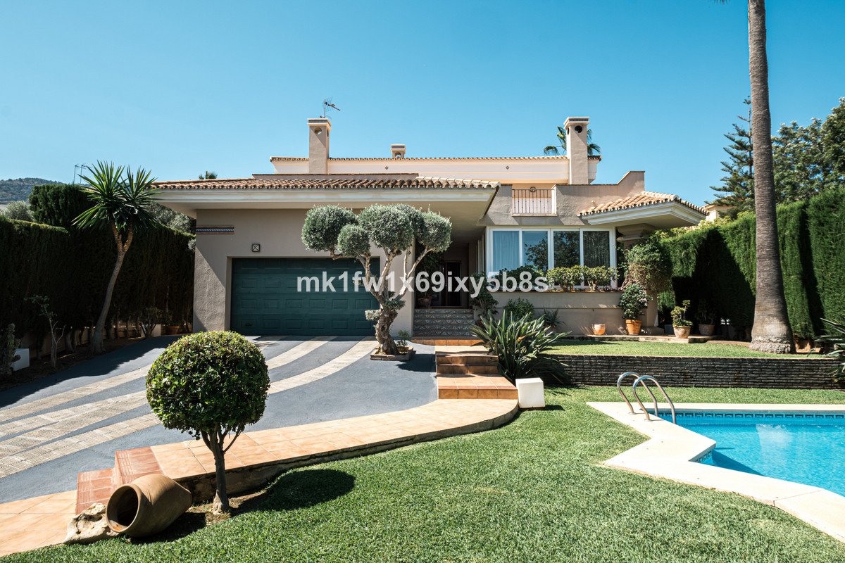 5 Bed Freistehende Villa in Alhaurín de la Torre