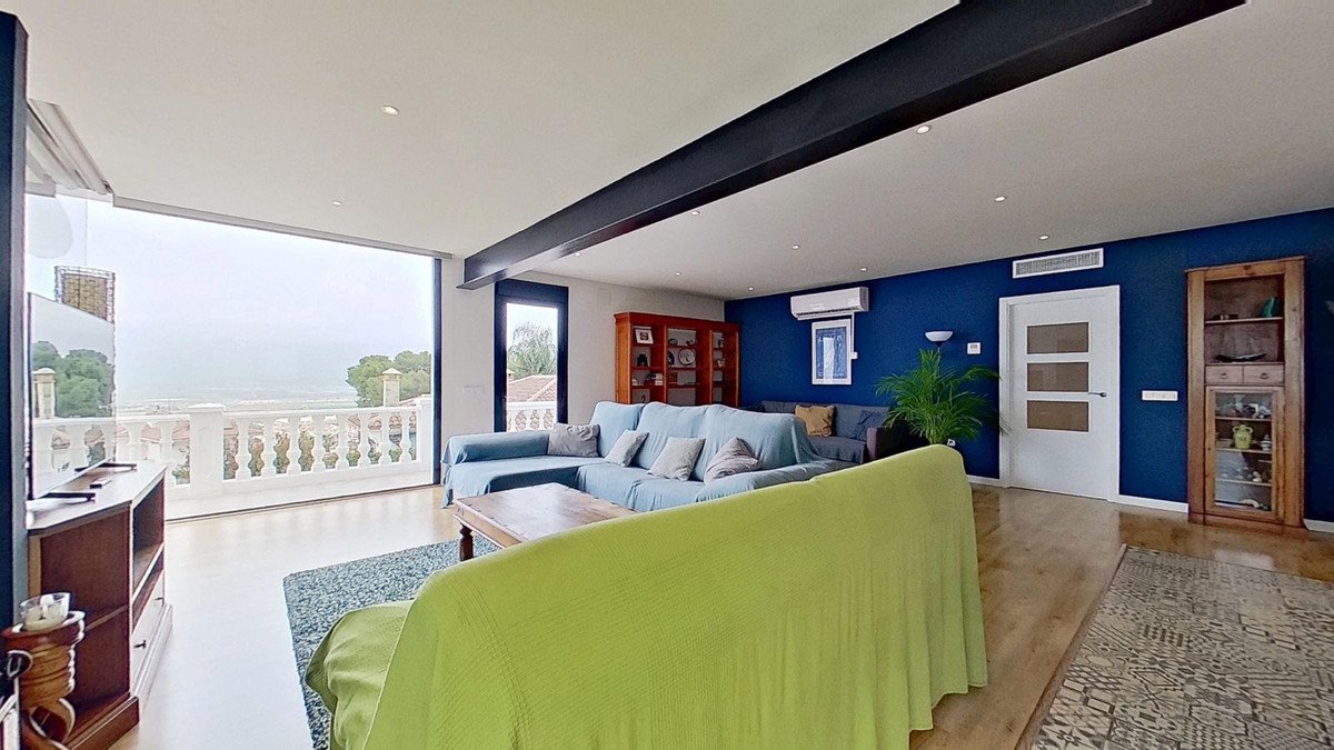 6 Bed فيلا مستقلة in Alhaurín de la Torre في Alhaurín de la Torre, 