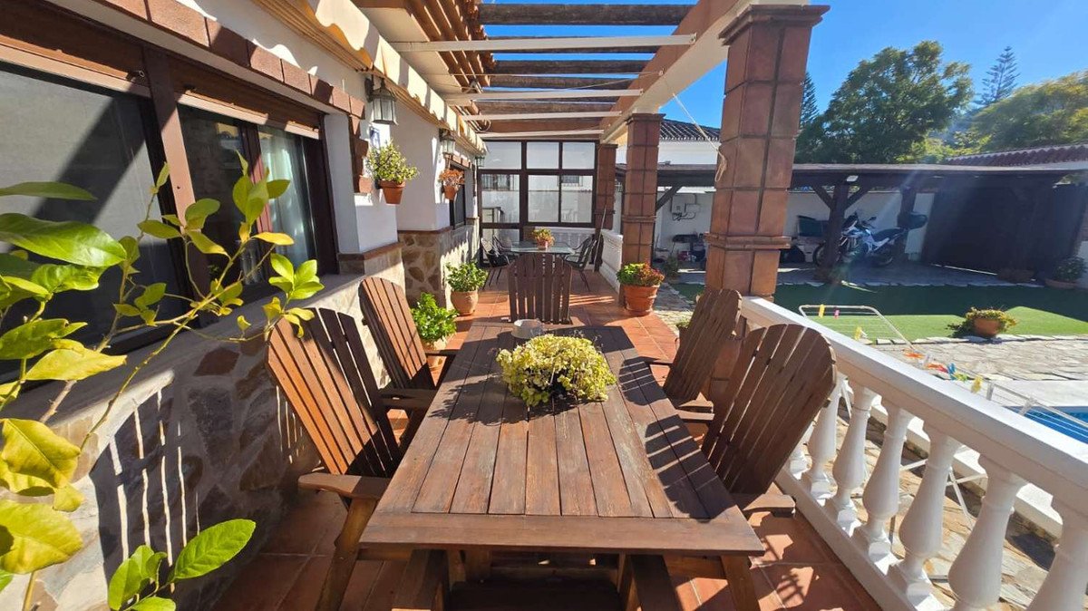 6 Bed Wolnostojąca willa in Alhaurín de la Torre w Alhaurín de la Torre, 