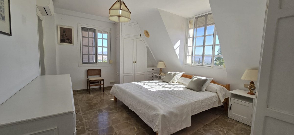 6 Bed Detached Villa in Alhaurín de la Torre in Alhaurín de la Torre, 