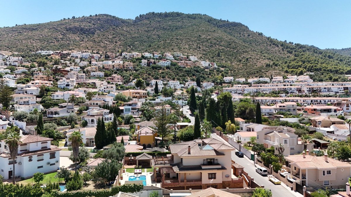 8 Bed Fritliggende villa in Alhaurín de la Torre i Alhaurín de la Torre, 
