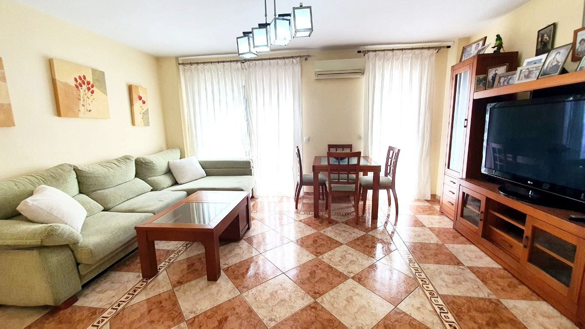 3 Bed شقة في الطابق الأوسط in Alhaurín el Grande في Alhaurín el Grande, شقة