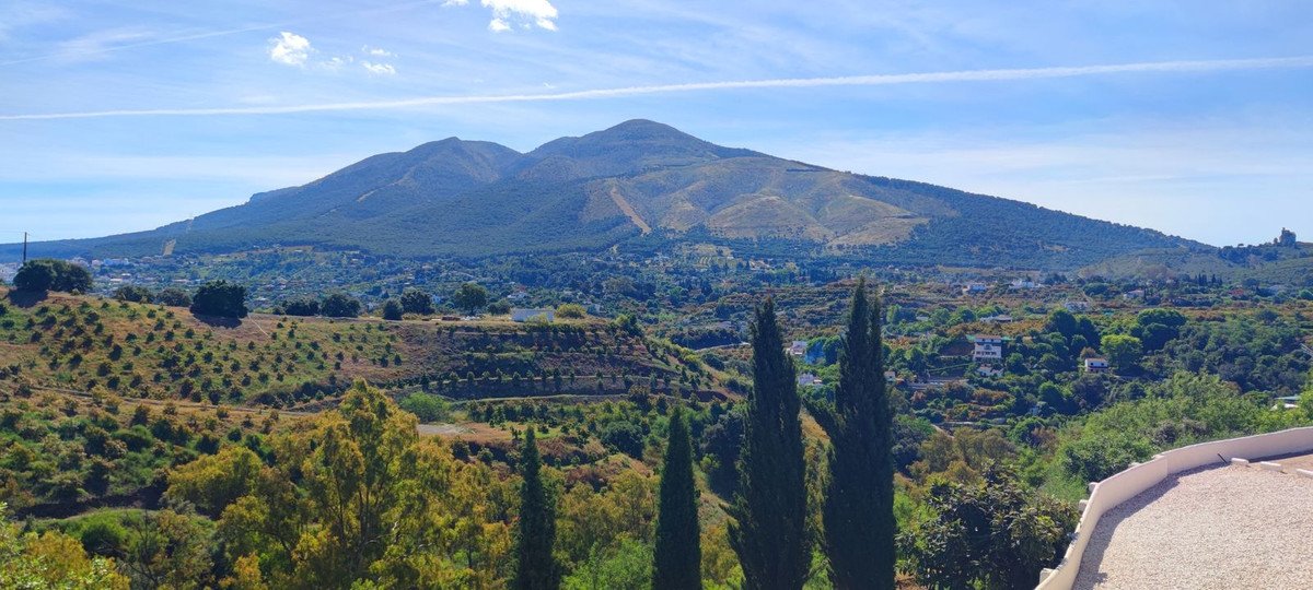 4 Bed Finka in Alhaurín el Grande у Alhaurín el Grande, 