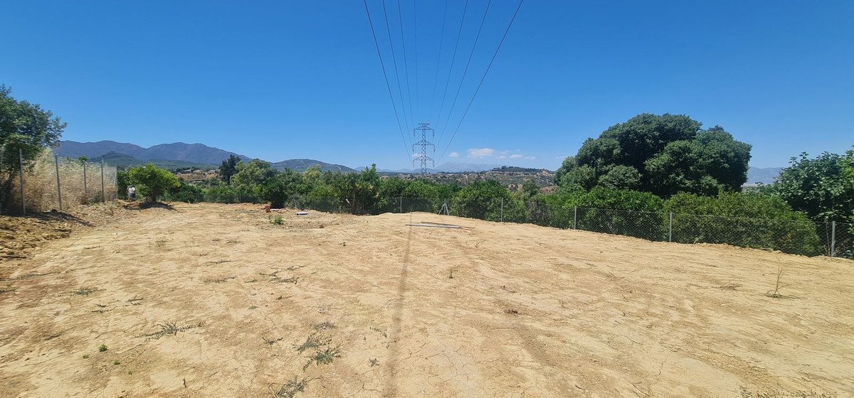 Land in Alhaurín el Grande in Alhaurín el Grande, Agricultural Land