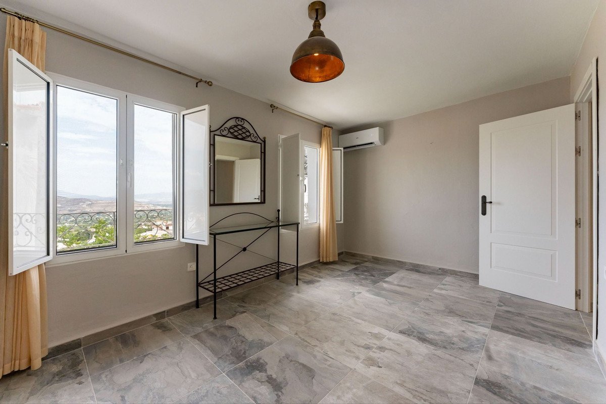 3 Bed Редова къща in Alhaurín el Grande в Alhaurín el Grande, 