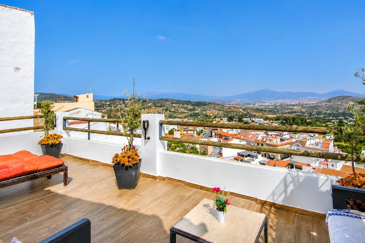 4 Bed بيت مدينة in Alhaurín el Grande في Alhaurín el Grande, 