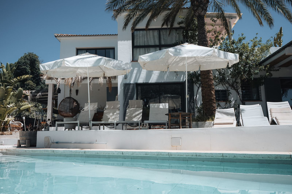 10 Bed Bed and Breakfast in Alhaurín el Grande في Alhaurín el Grande — فندق "مبيت وإفطار"