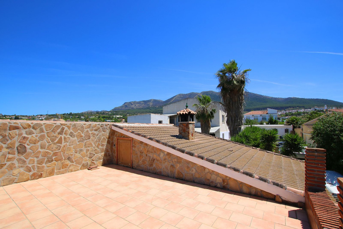 Warehouse in Alhaurín el Grande في Alhaurín el Grande — مستودع