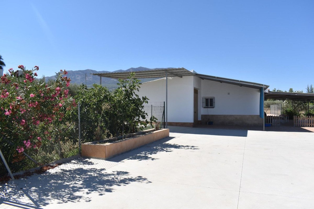2 Bed مزرعة فينكا in Alhaurín el Grande في Alhaurín el Grande — فيلا - كورتيخو