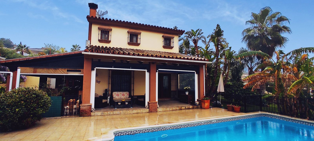 4 Bed Vrijstaande Villa in Alhaurín el Grande in Alhaurín el Grande — Vrijstaande Villa