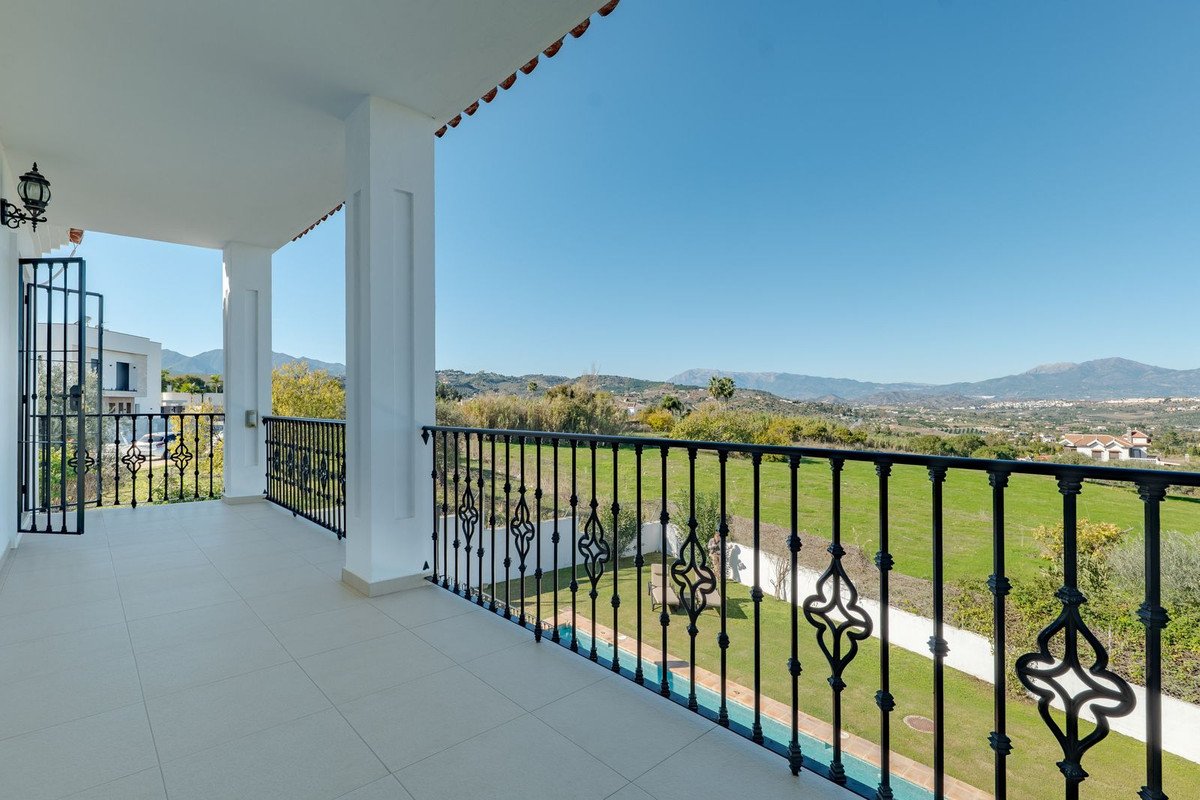 4 Bed فيلا مستقلة in Alhaurín el Grande في Alhaurín el Grande, 