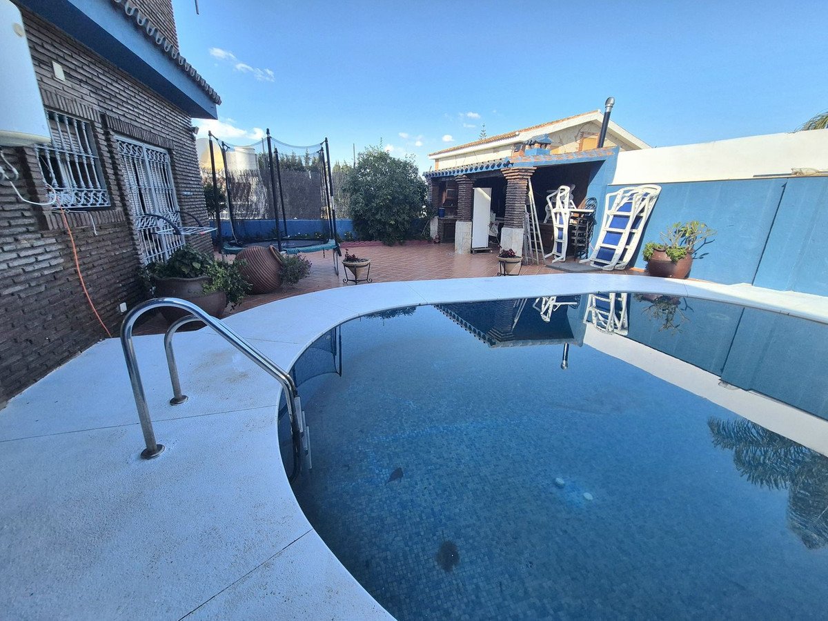 4 Bed Halfvrijstaand Huis in Alhaurín el Grande in Alhaurín el Grande — Halfvrijstaand Huis