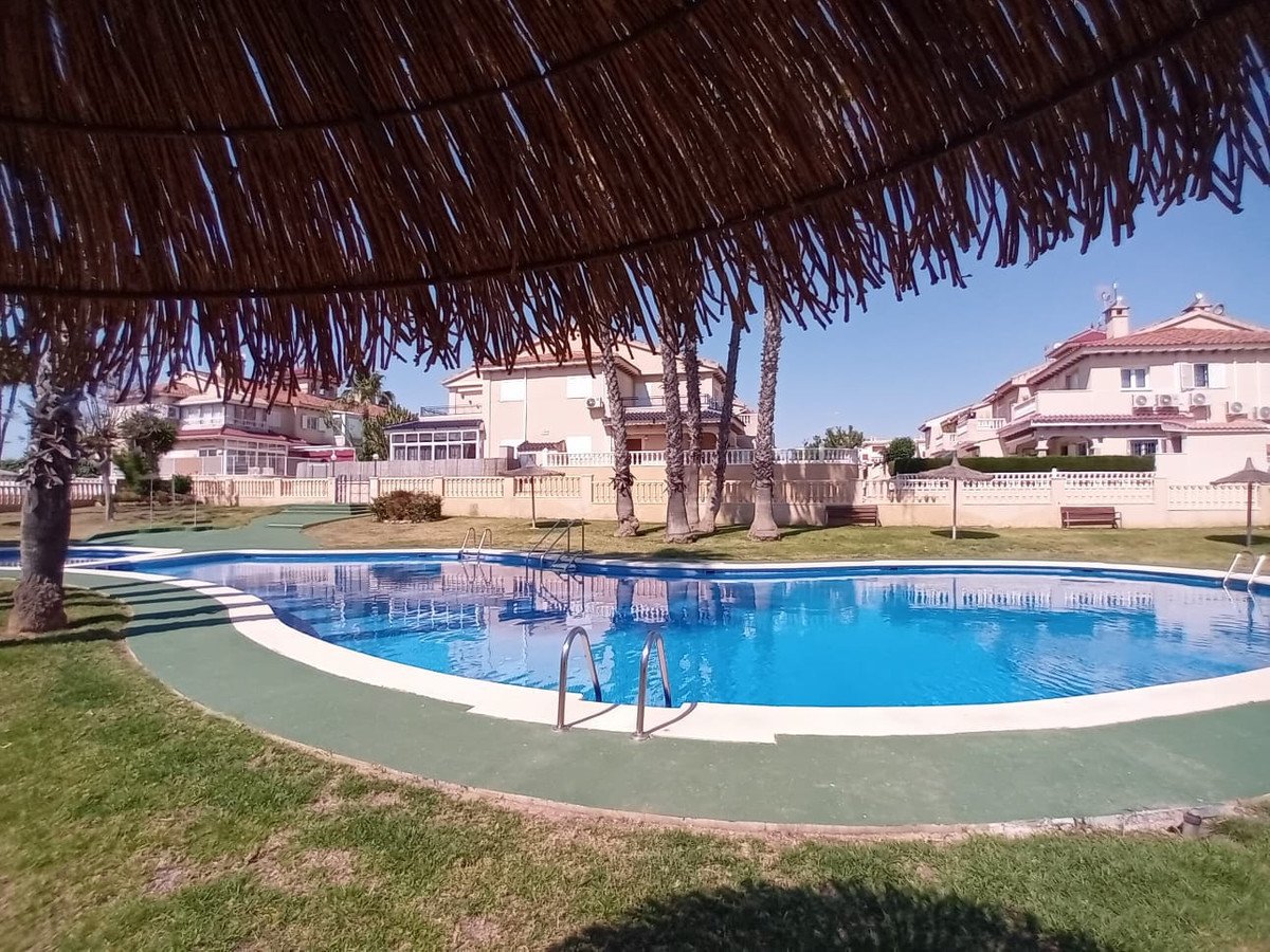 2 Bed Begane Grond Appartement in Alicante in Playa Flamenca, Appartement