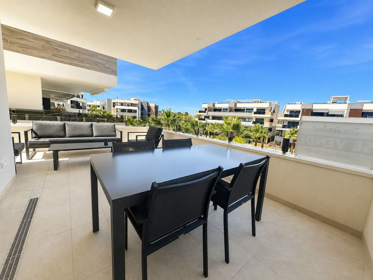 2 Bed شقة في الطابق الأوسط in Alicante في Alicante, شقة سكنية