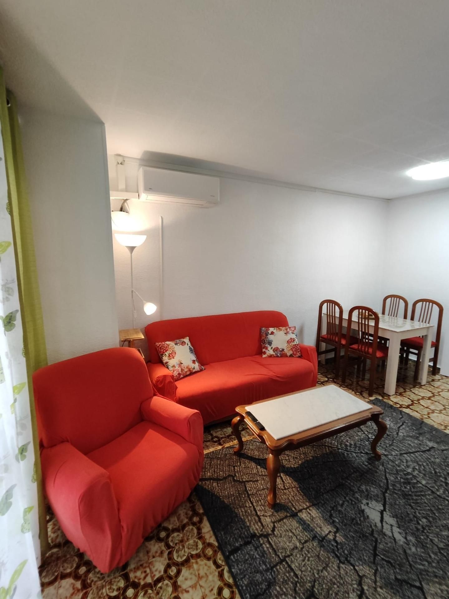 3 Bed شقة في الطابق الأوسط in Alicante في Alicante, شقة