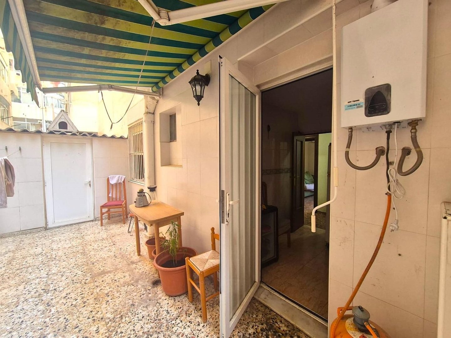 3 Bed شقة في الطابق الأوسط in Alicante في Alicante, شقة