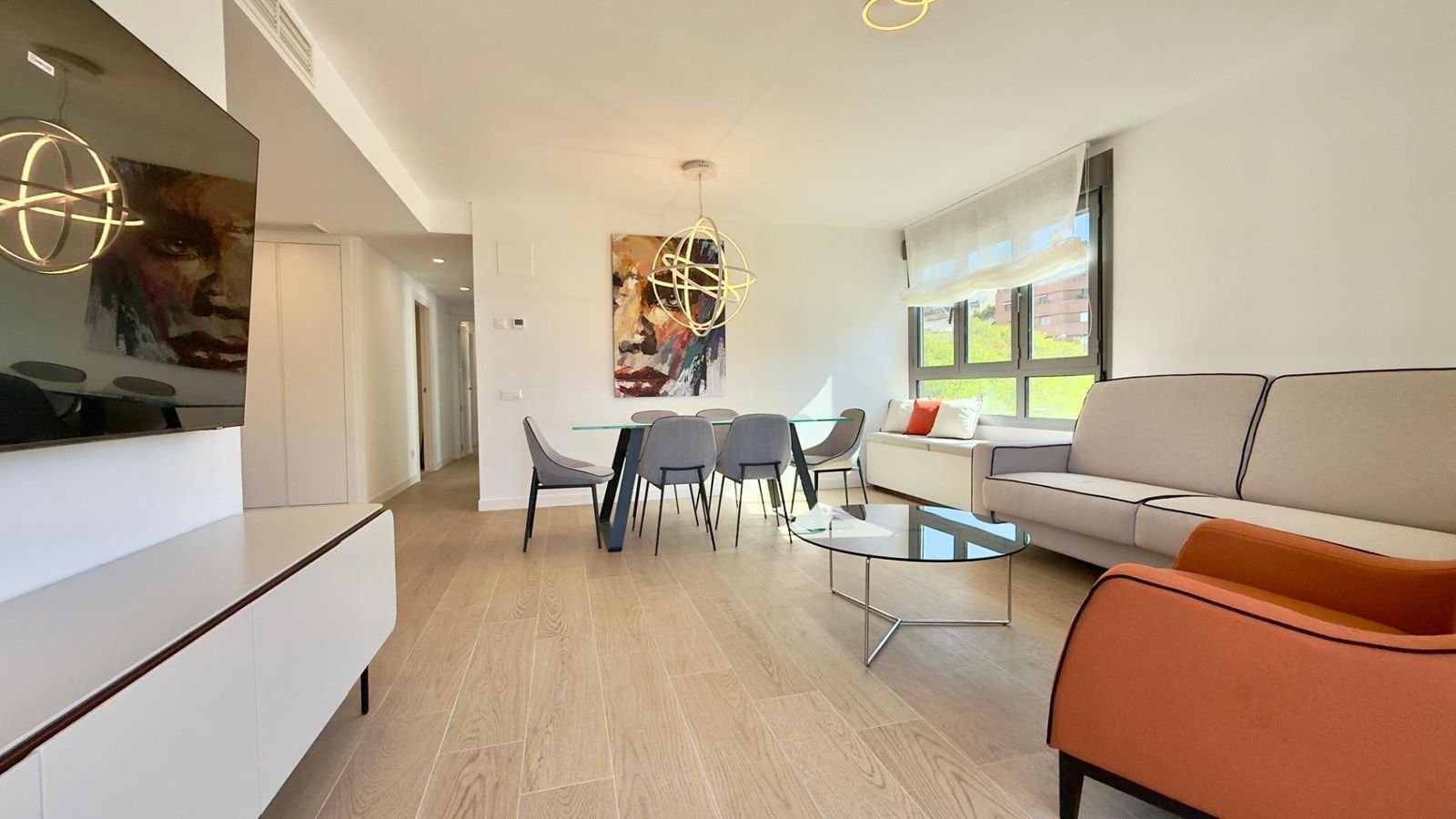 3 Bed شقة في الطابق الأوسط in Alicante في Alicante, شقة