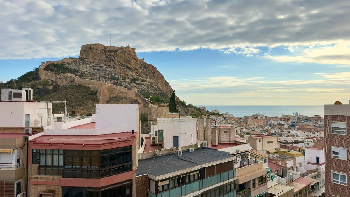 3 Bed Tussenverdieping Appartement in Alicante in Alicante, Appartement