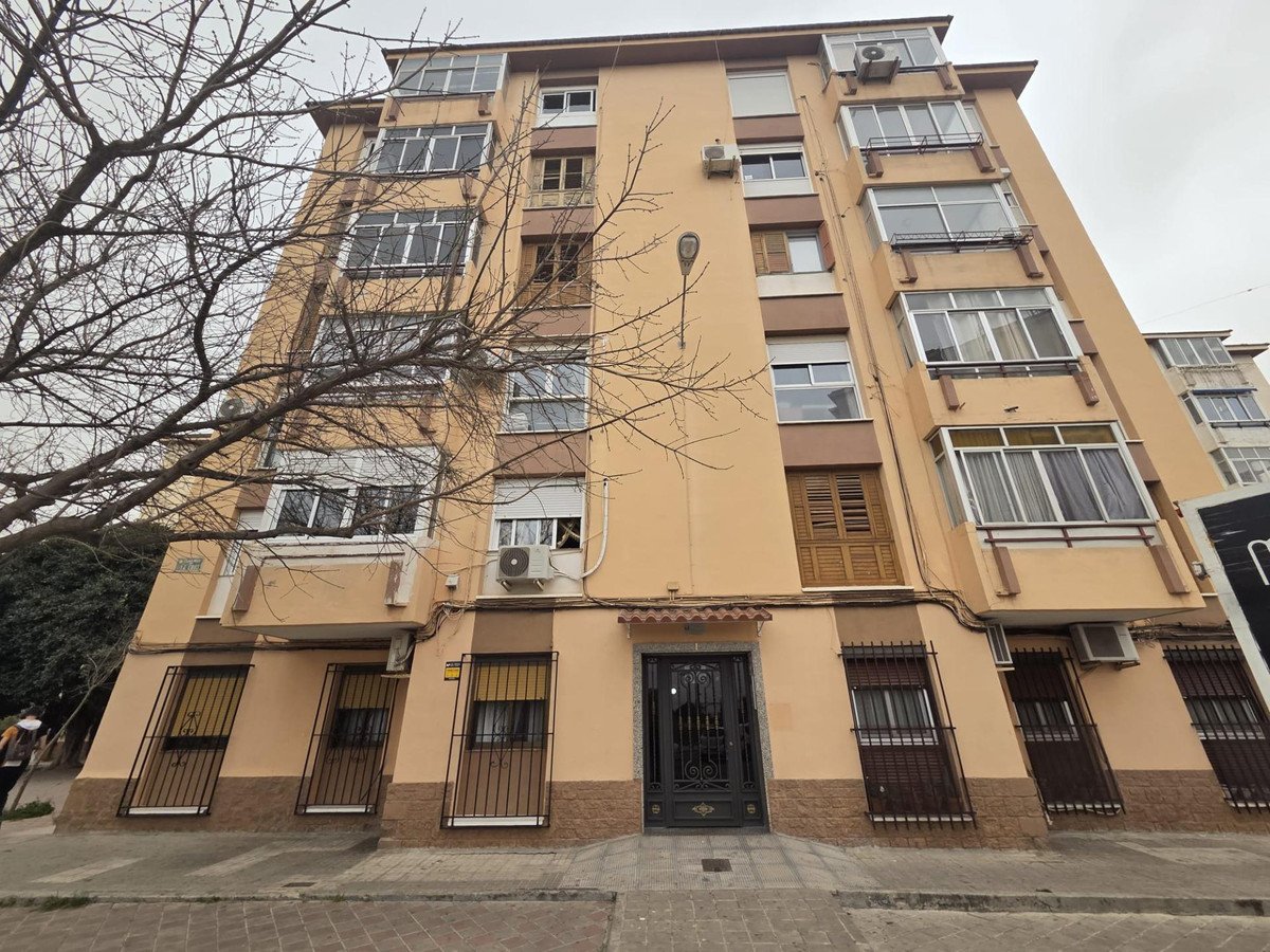 3 Bed Middle Floor Apartment in Alicante in Alicante, Apartment