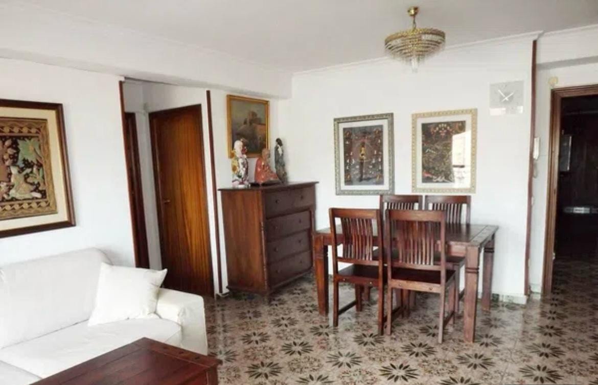 4 Bed Middle Floor Apartment in Alicante in Alicante, Apartment