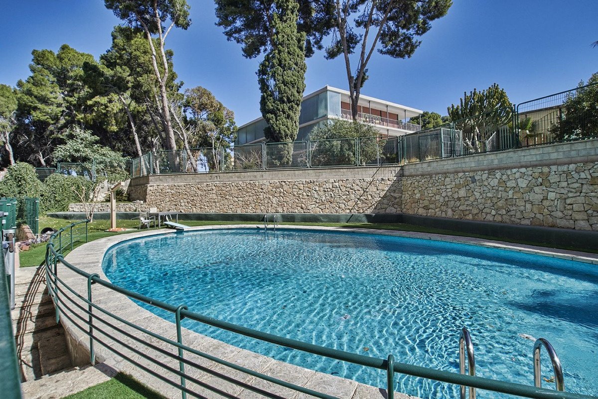 4 Bed شقة في الطابق الأوسط in Alicante في Alicante, 