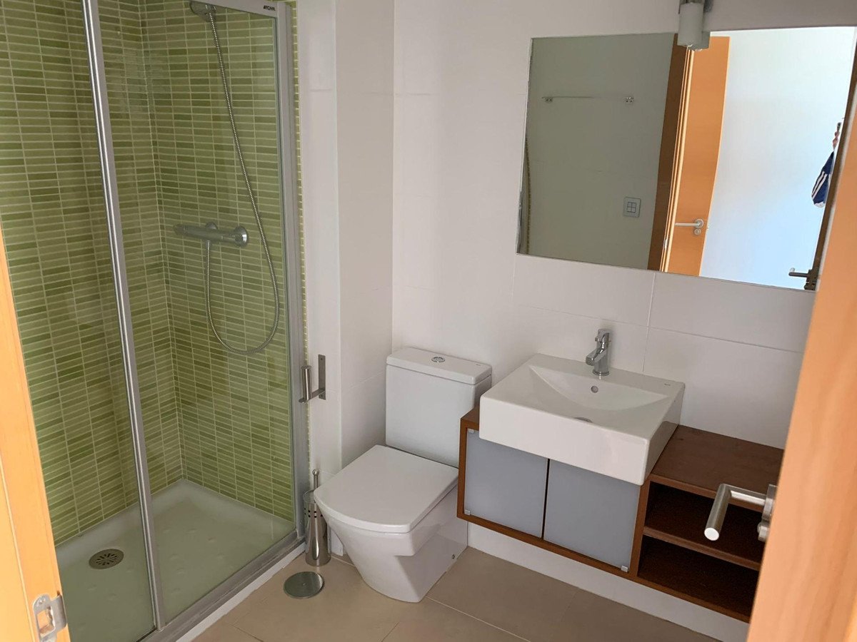 4 Bed بنتهاوس in Alicante في Alicante — بنتهاوس