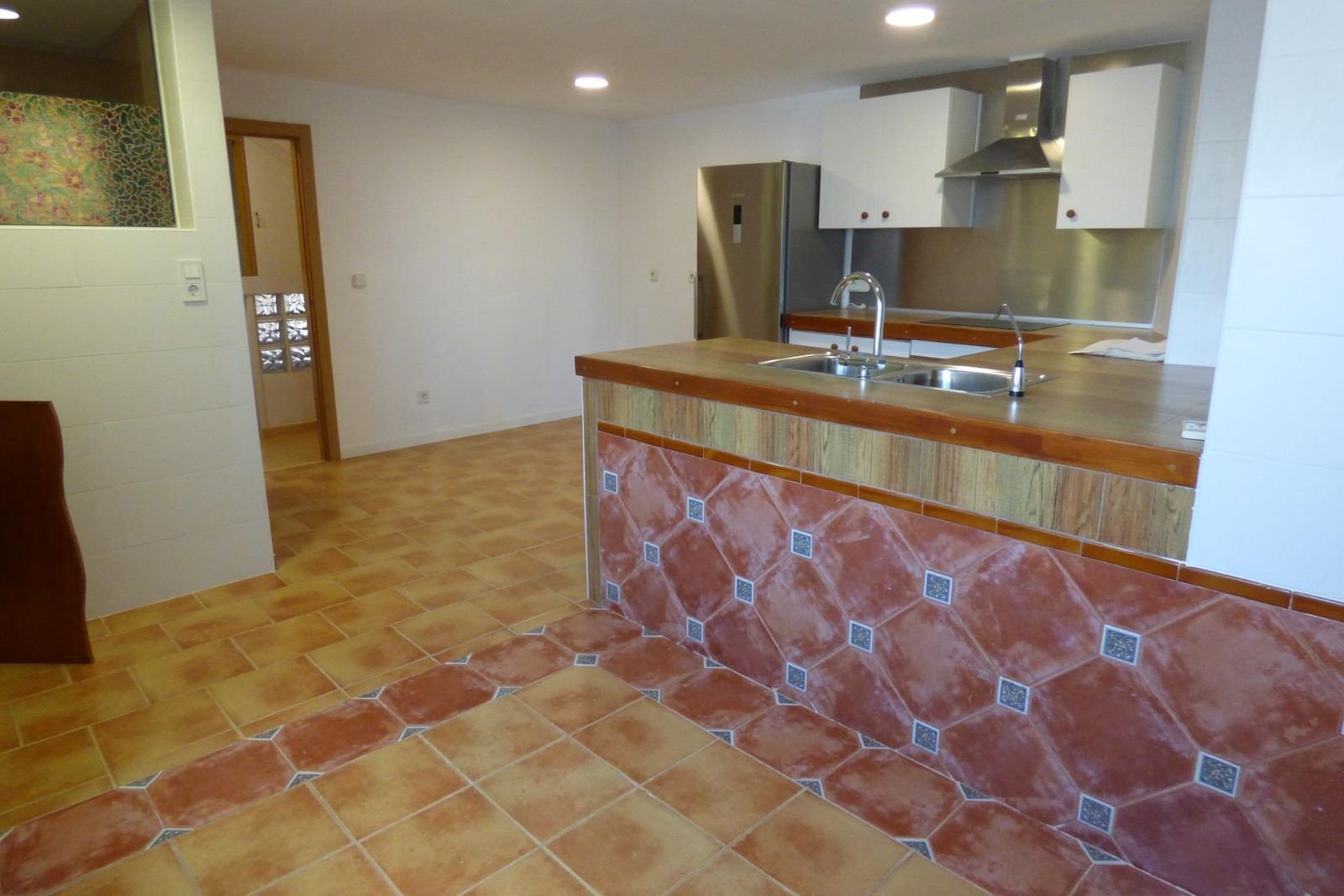 4 Bed Bungalow in Alicante في Alicante, منزل مزدوج