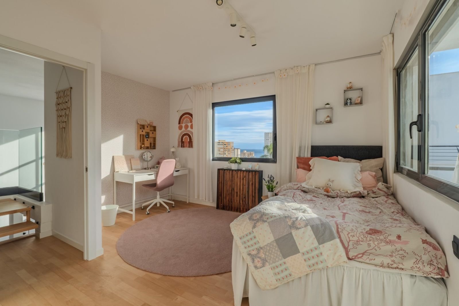 7 Bed Detached Villa in Alicante în Alicante — Vilă Detasată