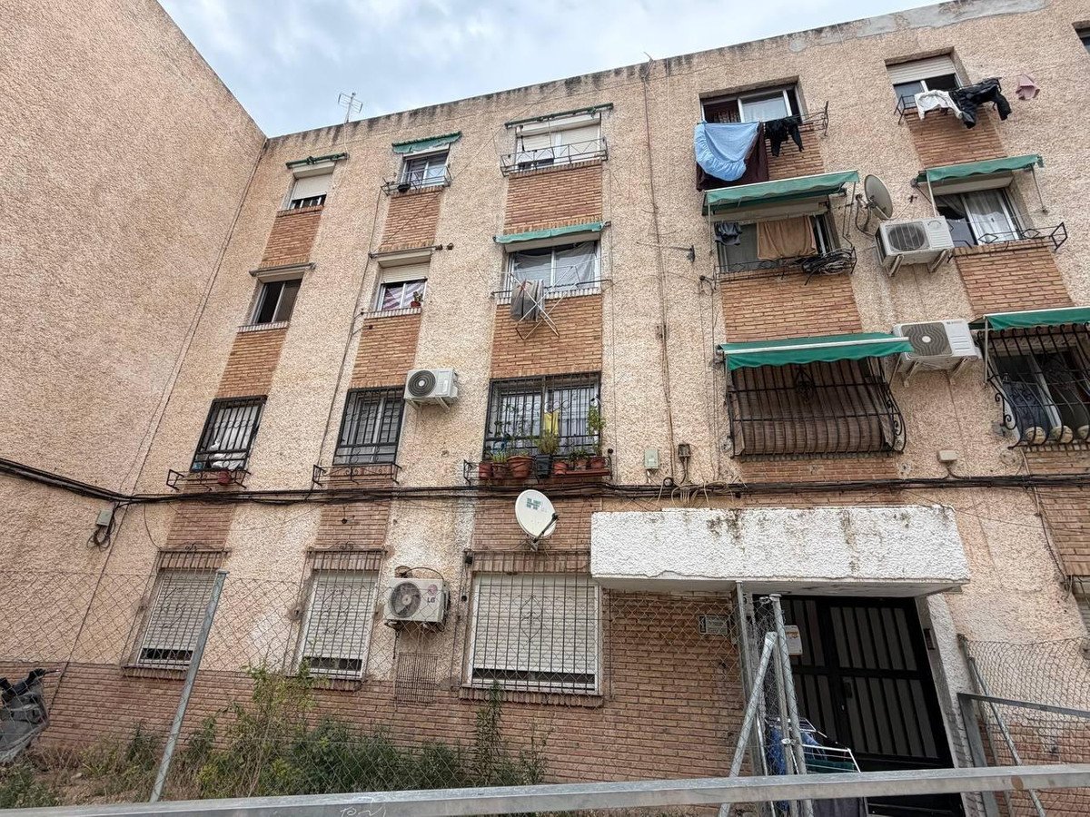 2 Bed Middle Floor Apartment in Alicante in Alicante, Apartment