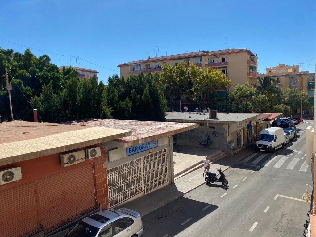 2 Bed Middle Floor Apartment in Alicante in Alicante, Apartment